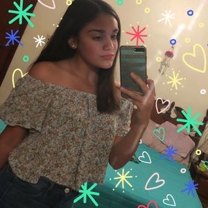 Meet your Posher, Daniela